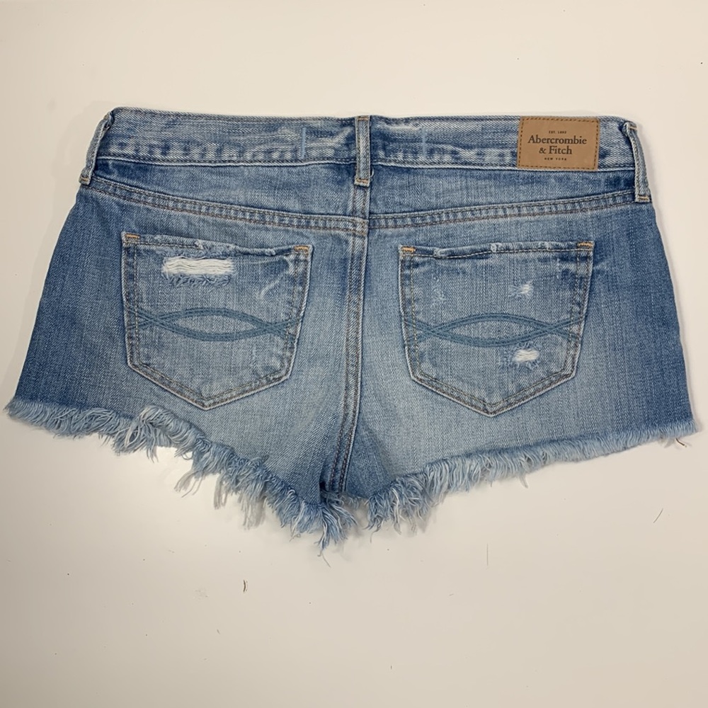 Abercrombie & Fitch Women’s Blue jean Distressed Raw hem Denim Shorts Size 26 - Picture 2 of 8